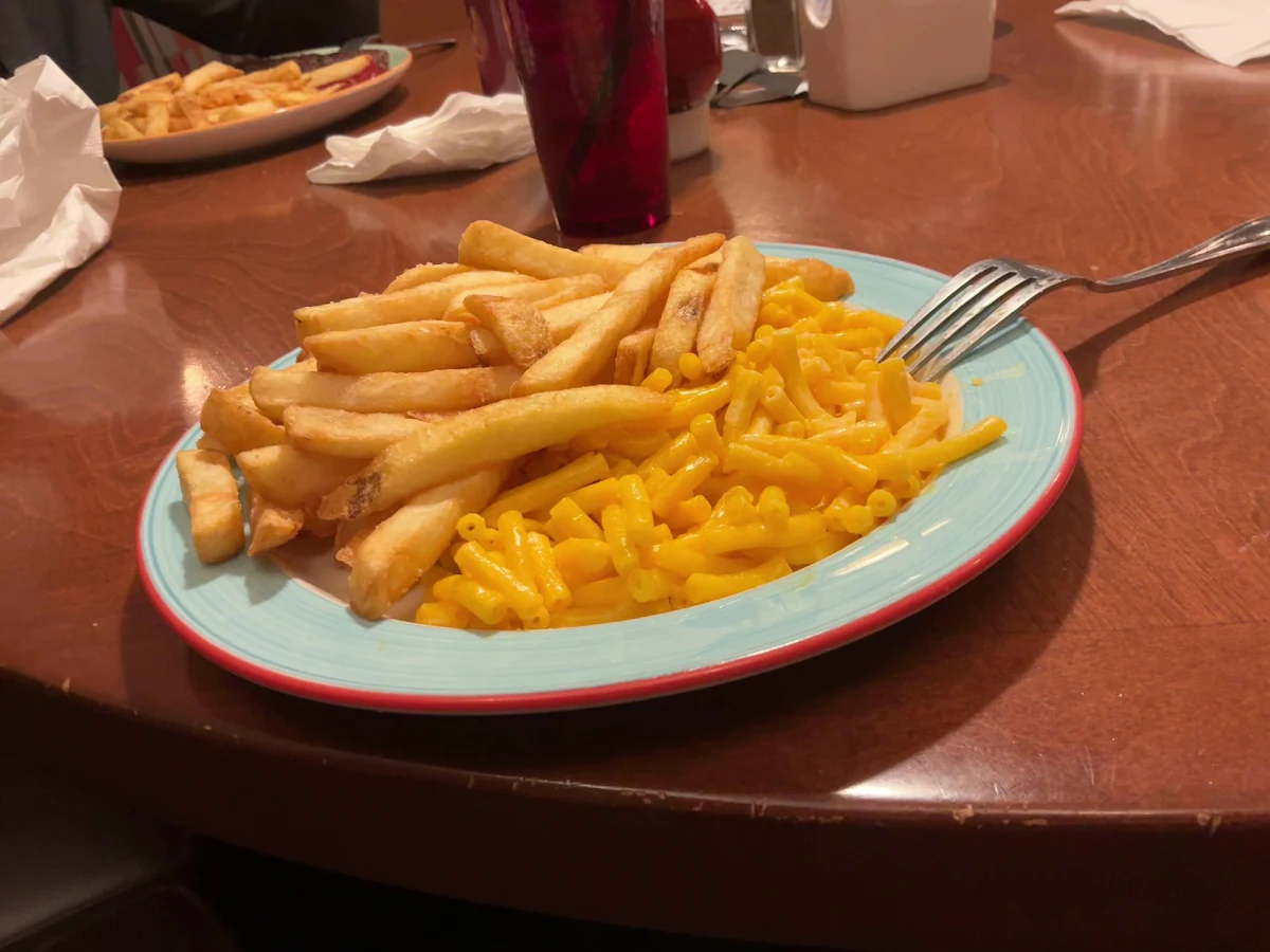 Food & drink, PJ's Restaurant Dining Lounge