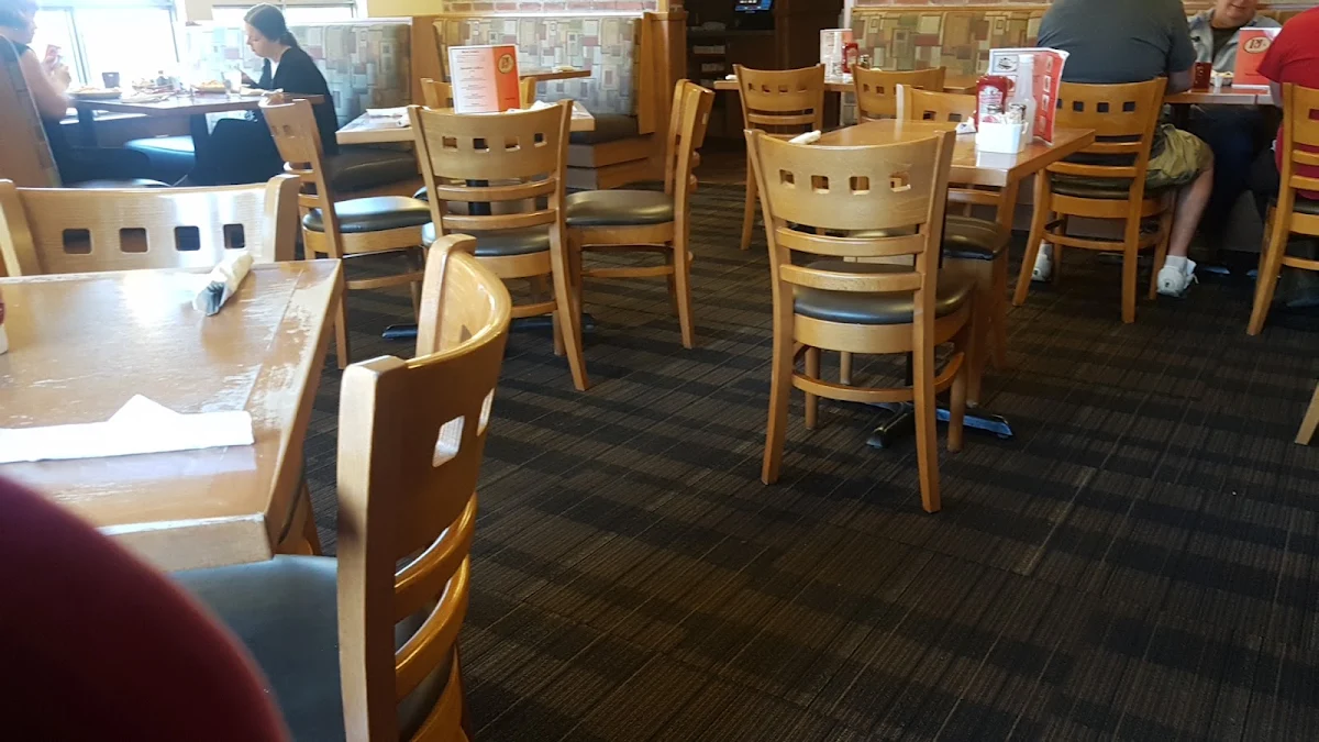 Vibe, PJ's Restaurant Dining Lounge