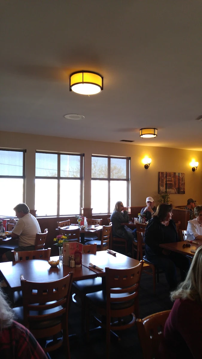 Vibe, PJ's Restaurant Dining Lounge