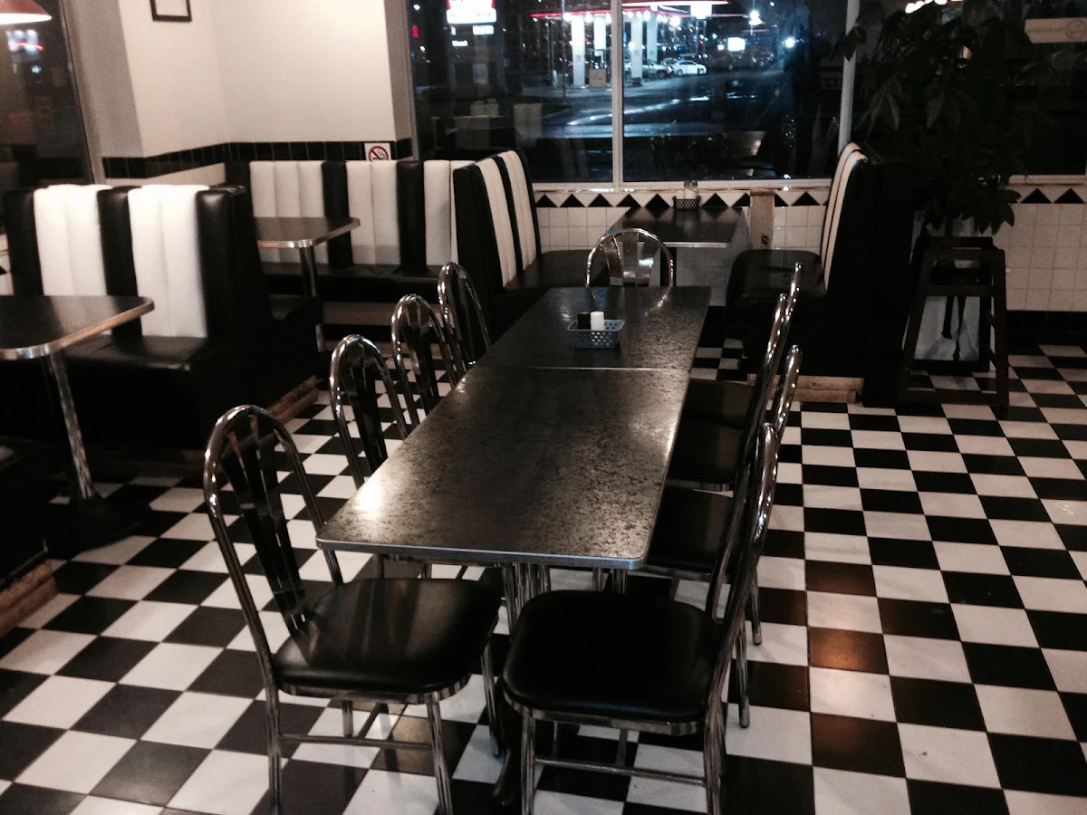 Vibe, Donut Diner