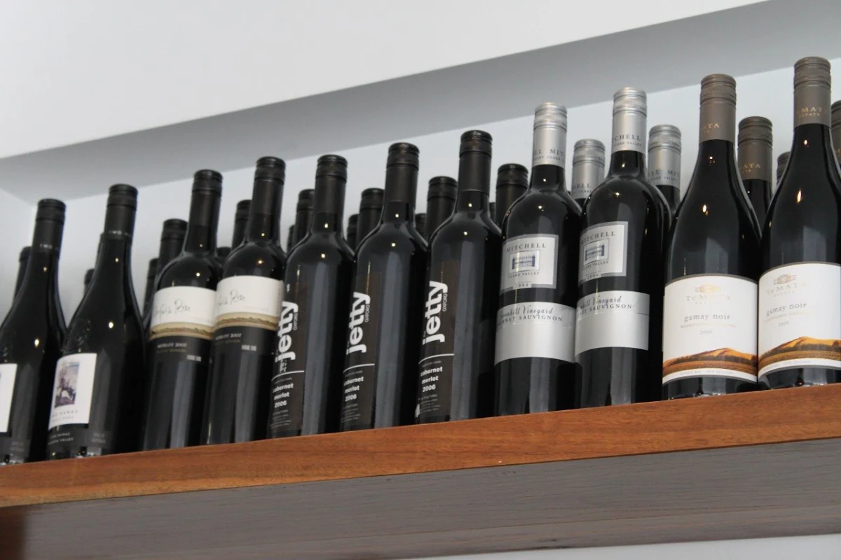 Vibe, IL MOLO Italian Kitchen & Bar
