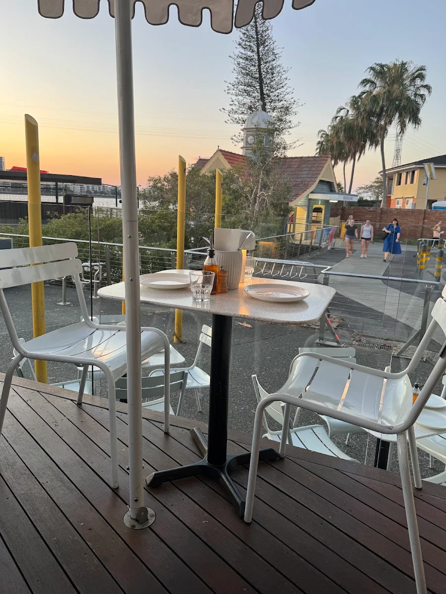 Vibe, IL MOLO Italian Kitchen & Bar