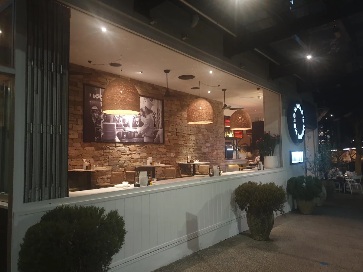 Vibe, IL MOLO Italian Kitchen & Bar