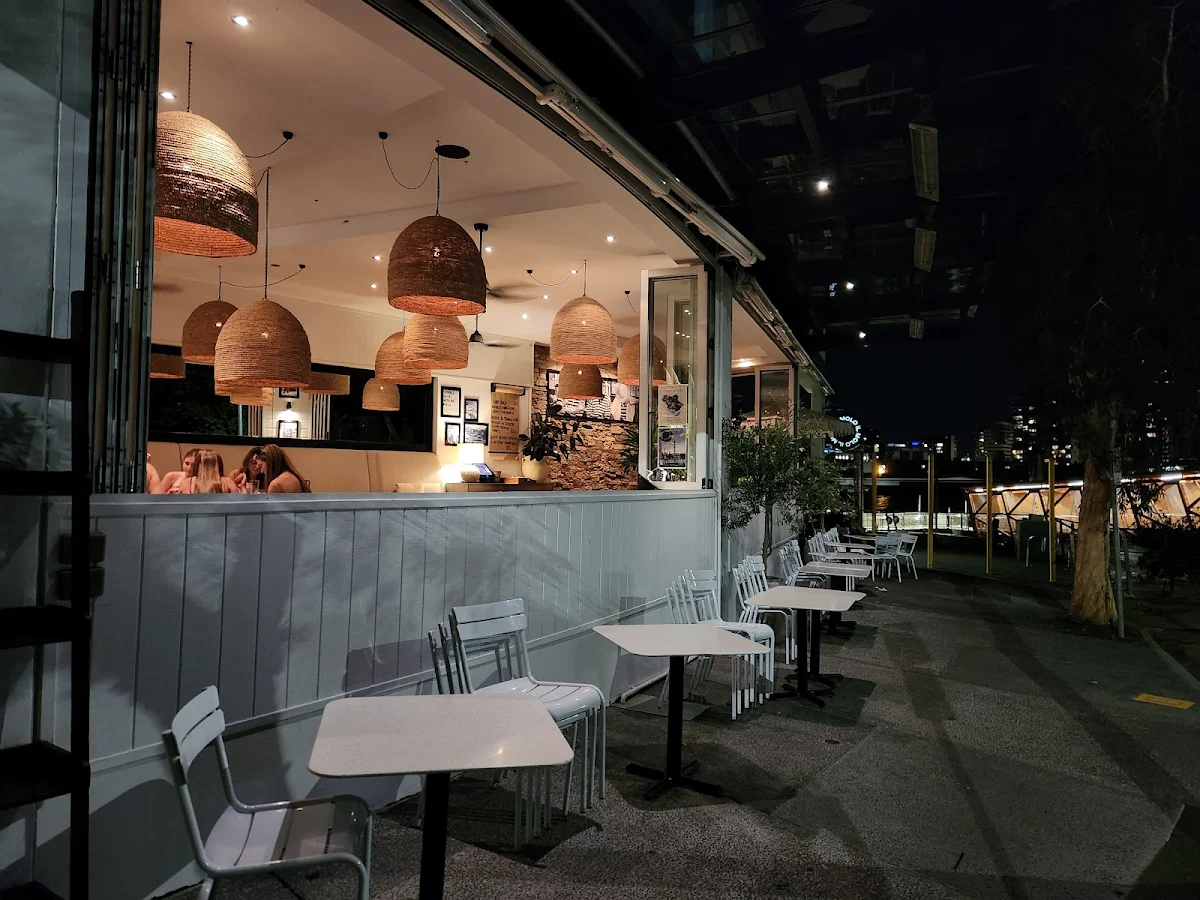 Vibe, IL MOLO Italian Kitchen & Bar