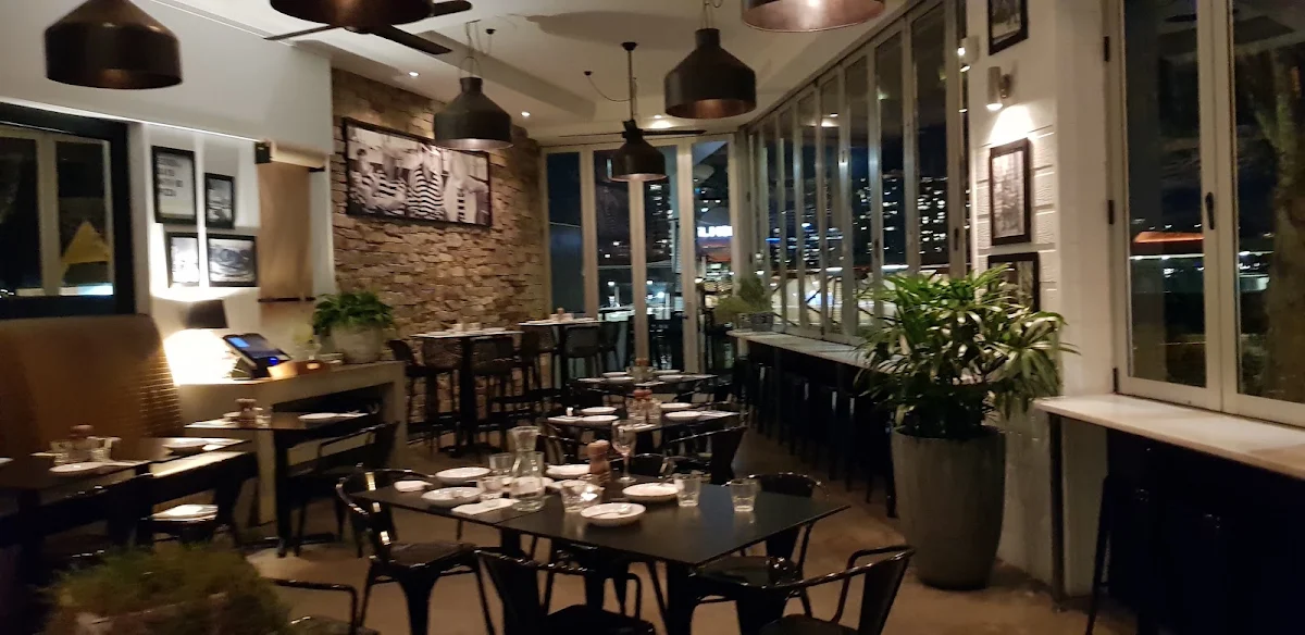 Vibe, IL MOLO Italian Kitchen & Bar