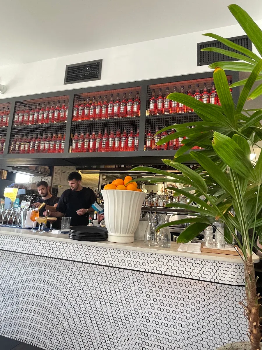 Vibe, IL MOLO Italian Kitchen & Bar