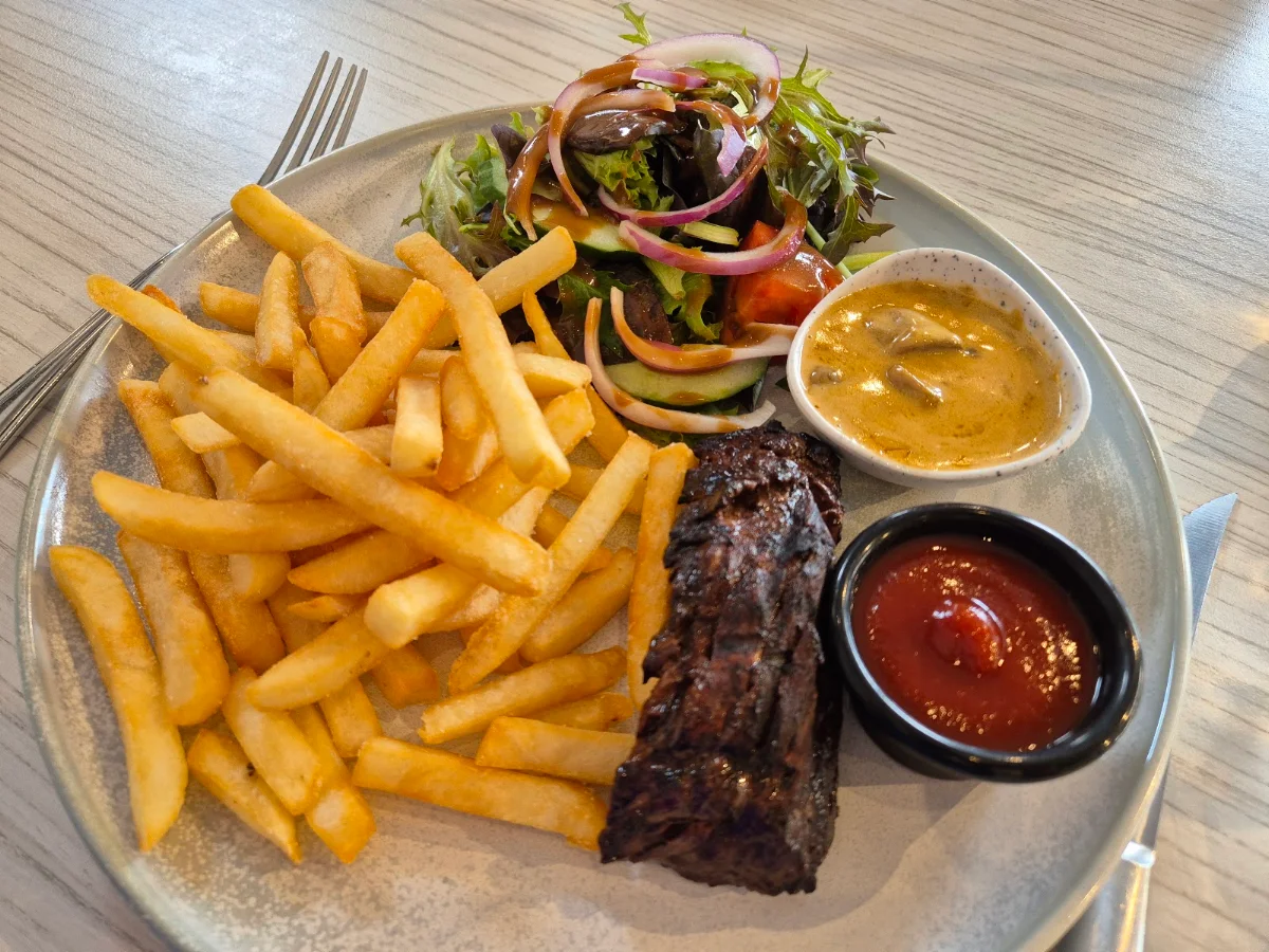 Food & drink, Lachlan's at Lakeside Restaurant