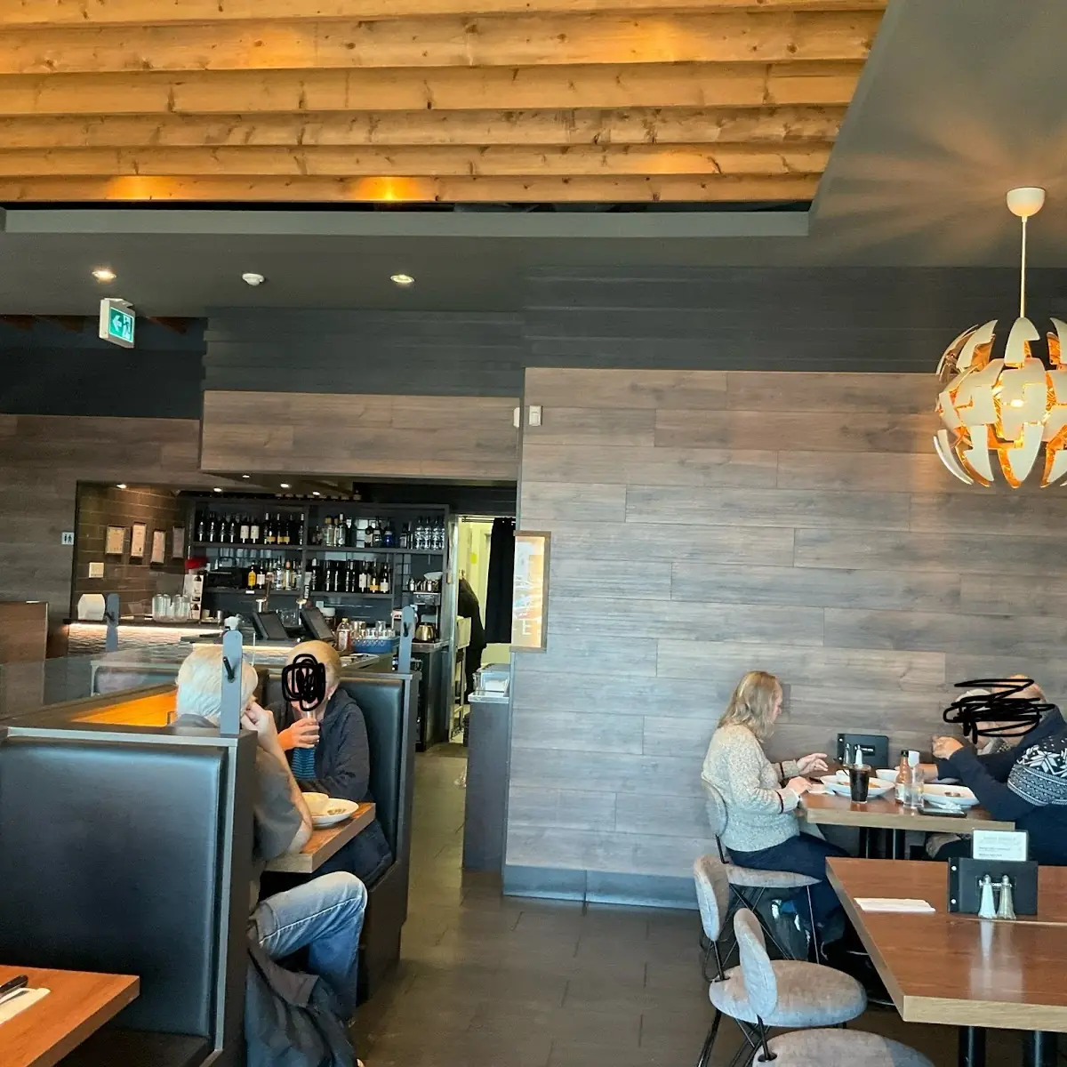 Vibe, TWO STONES GRILL