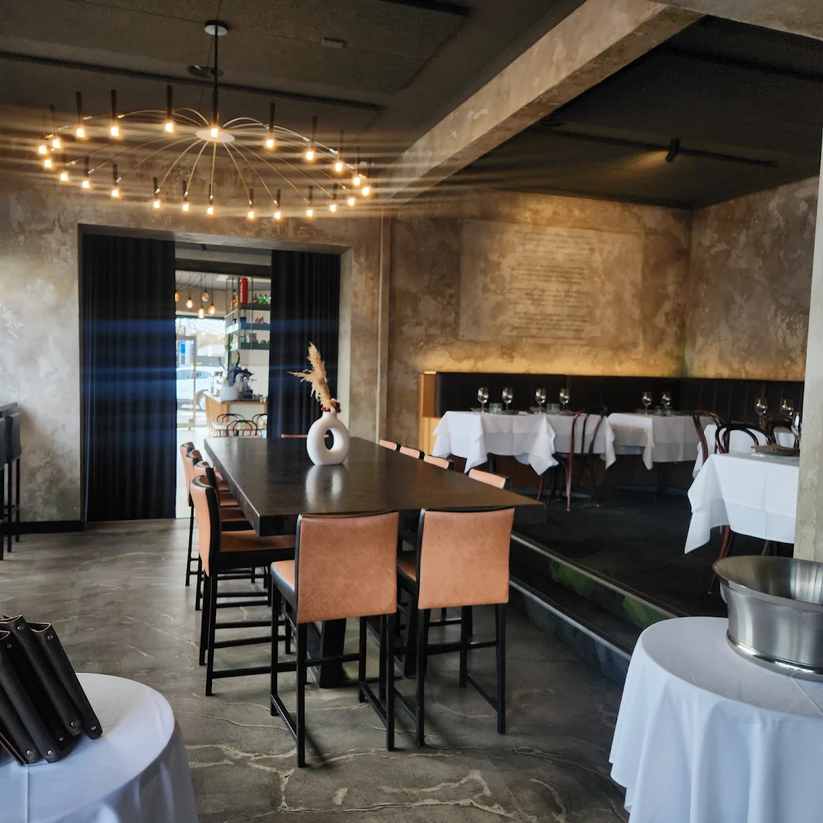 Vibe, Aromi Restaurant