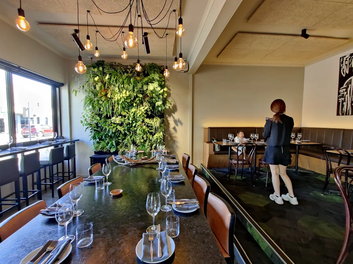 Vibe, Aromi Restaurant