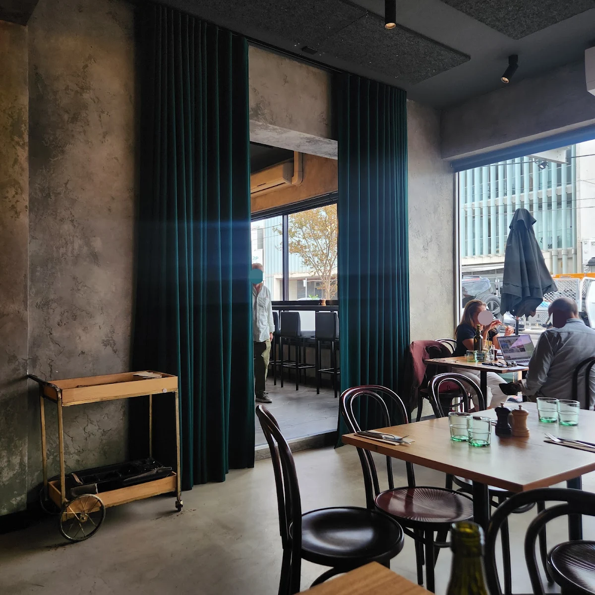 Vibe, Aromi Restaurant