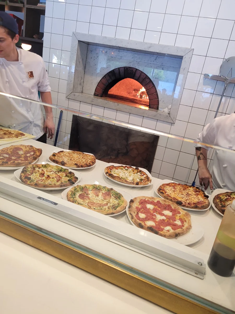 Vibe, Pizzeria Gusto