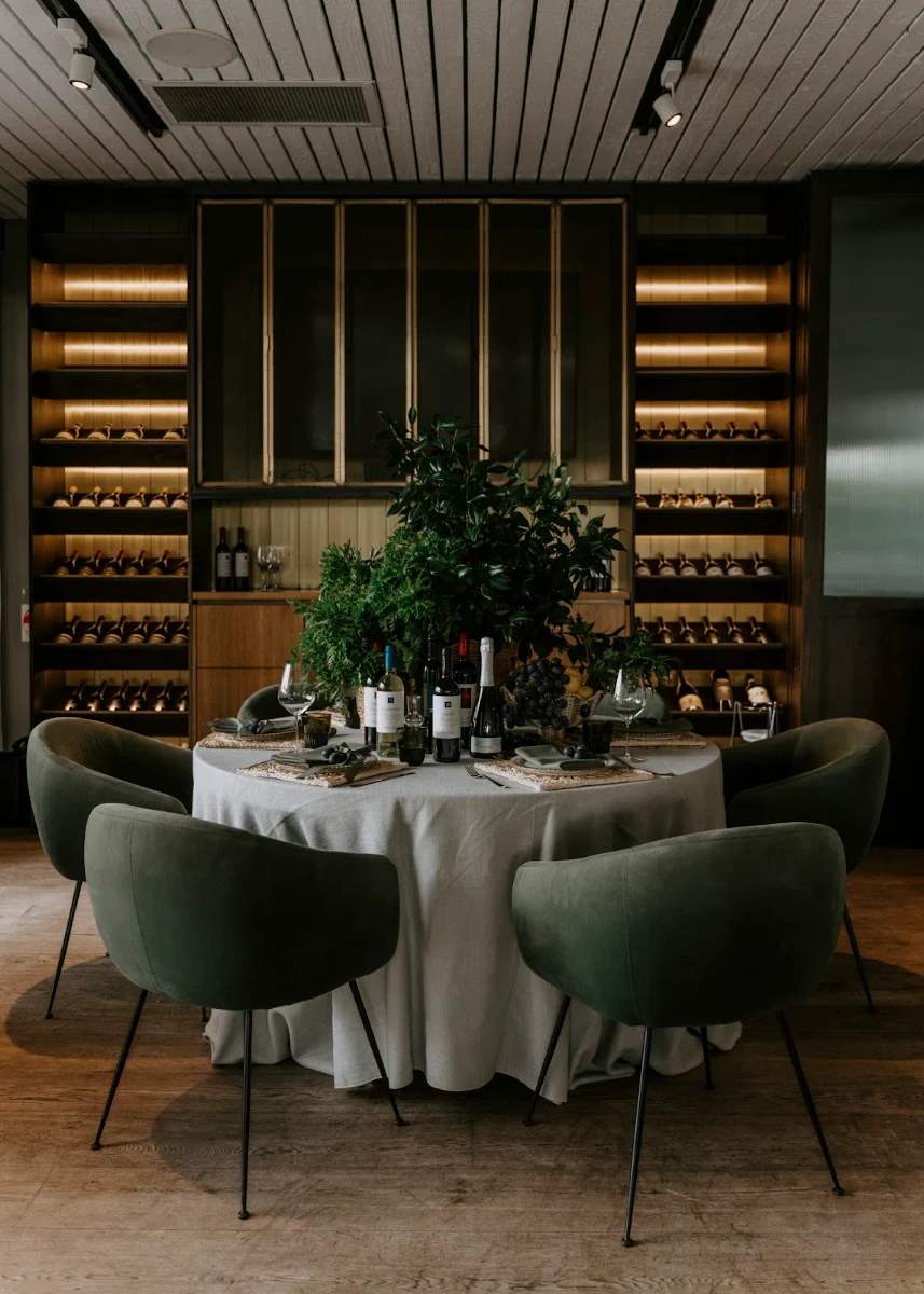 Vibe, Oliveto Ristorante & Bar