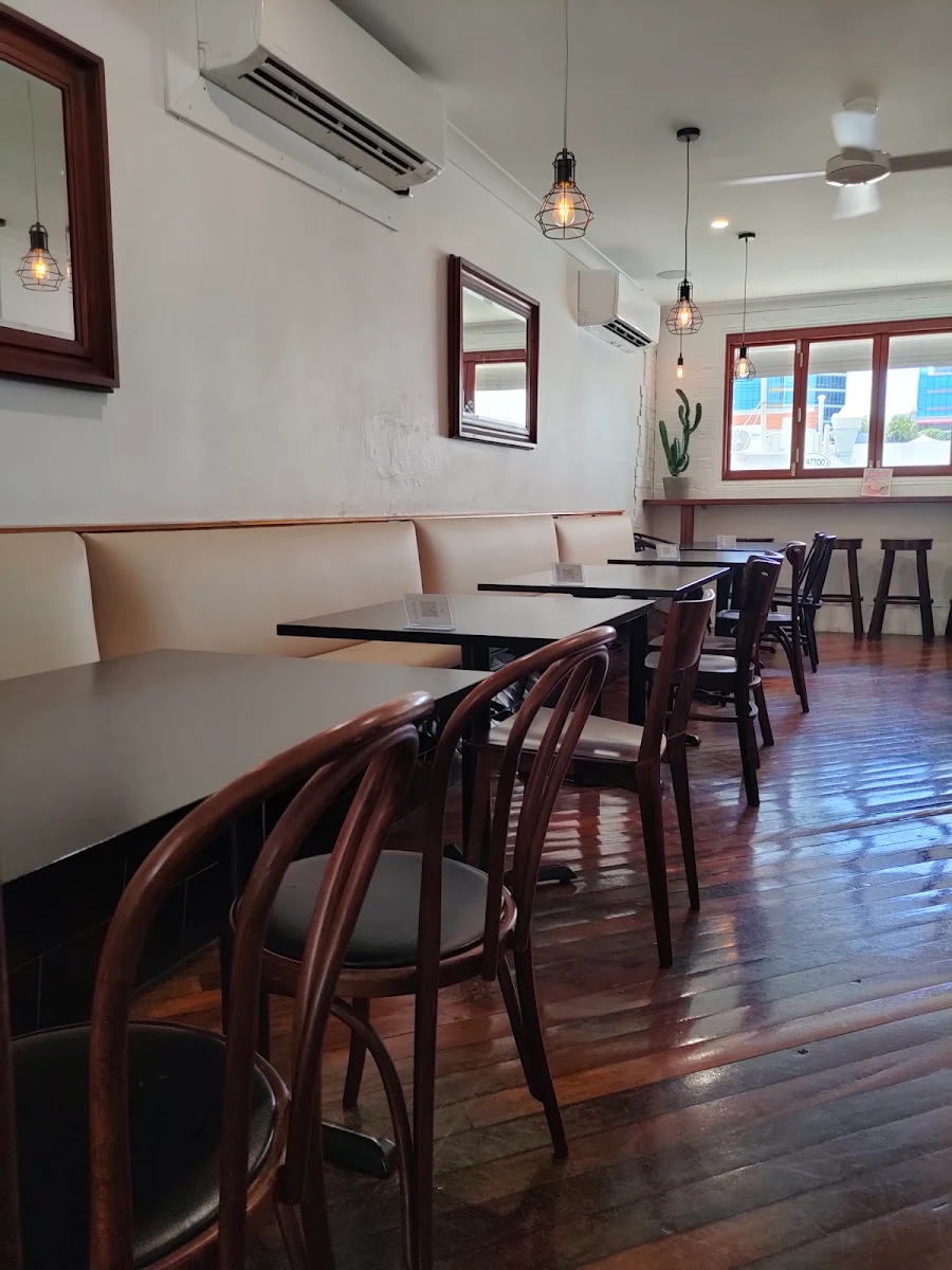Vibe, Cafe 928