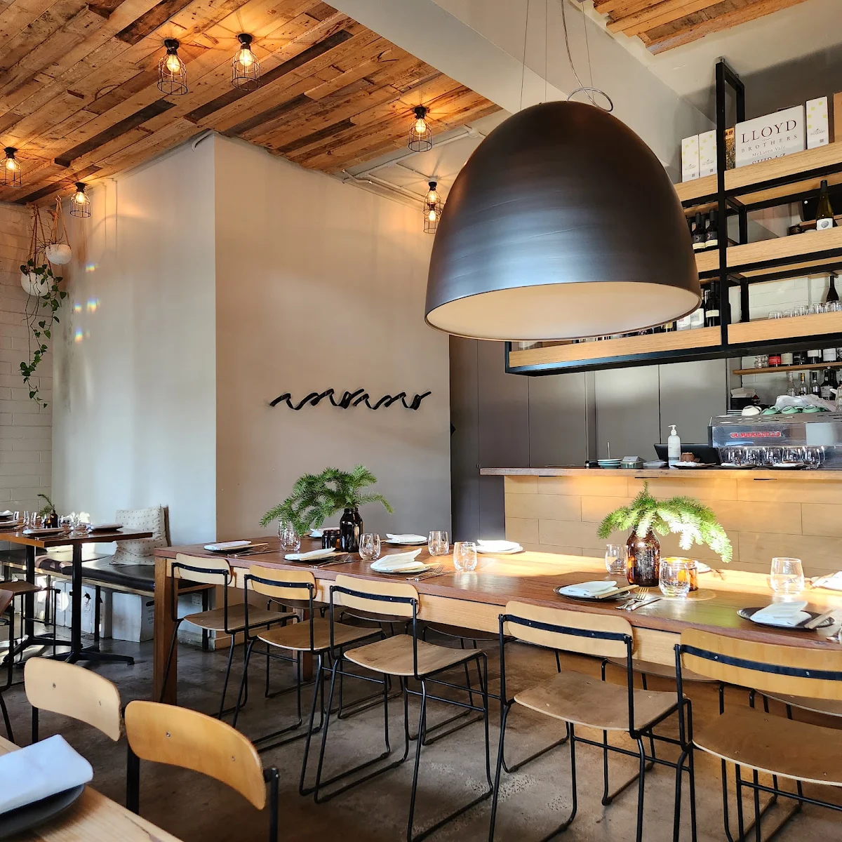 Vibe, Luxsmith Restaurant + Bar
