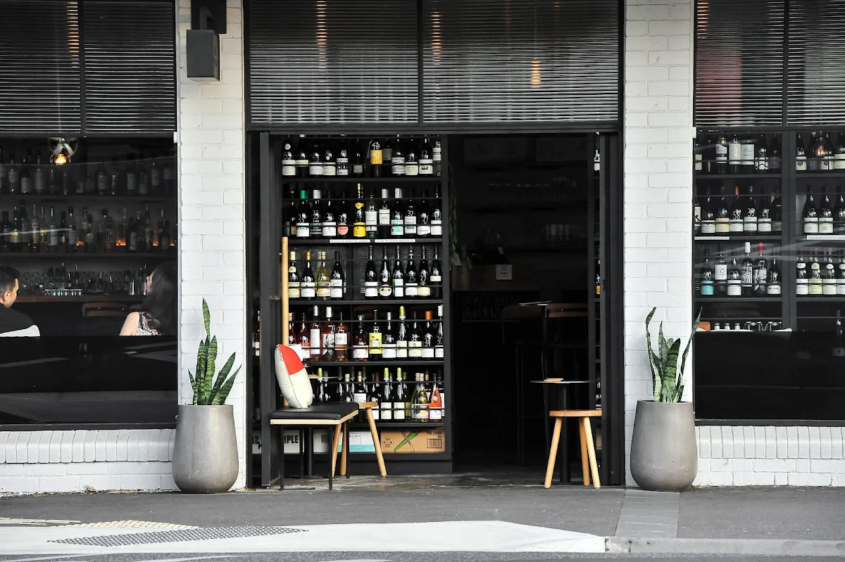 Vibe, Luxsmith Restaurant + Bar