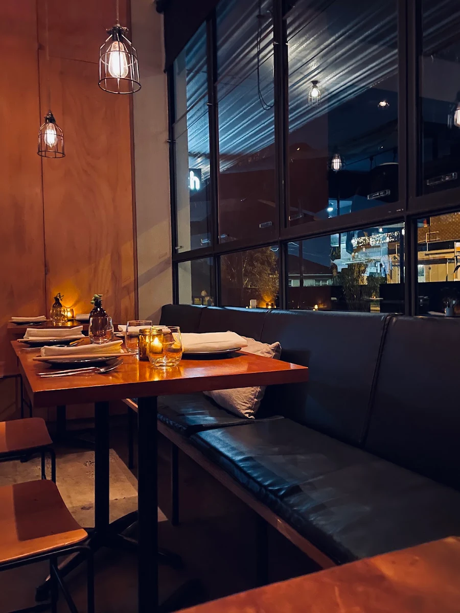 Vibe, Luxsmith Restaurant + Bar