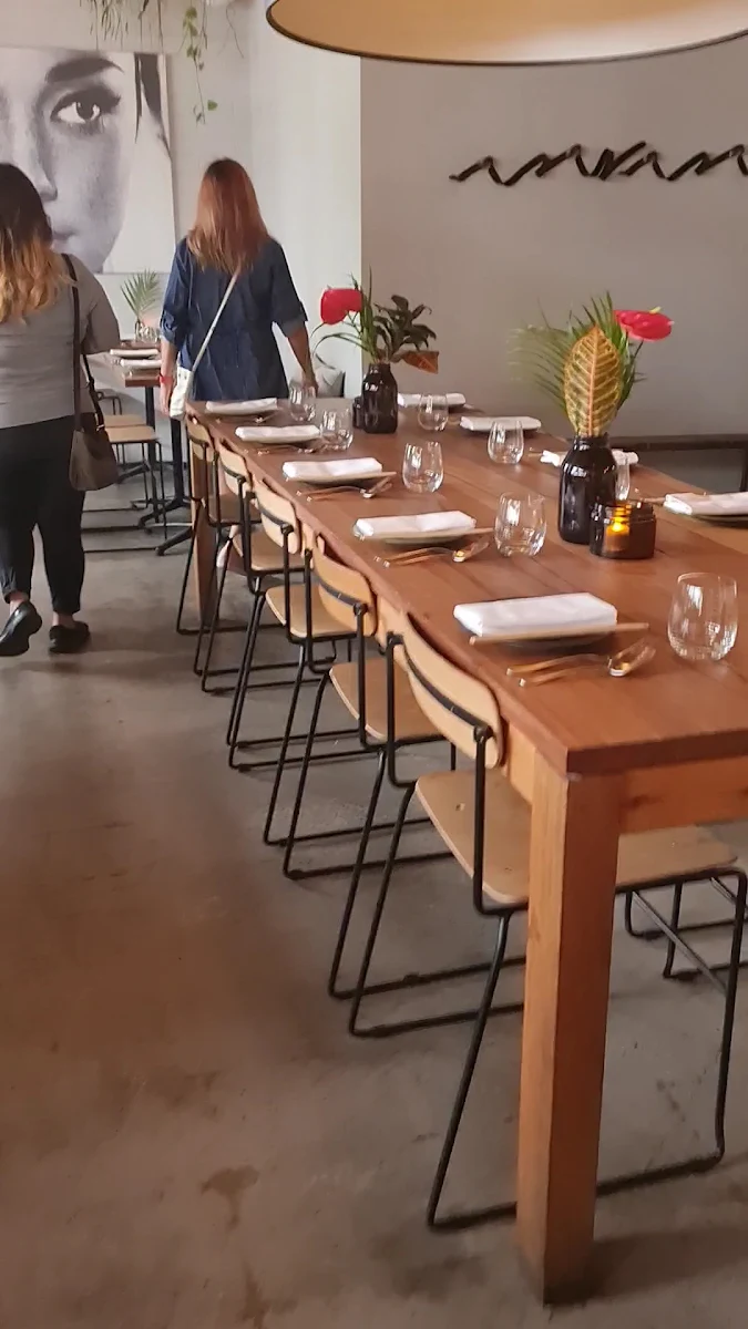 Vibe, Luxsmith Restaurant + Bar