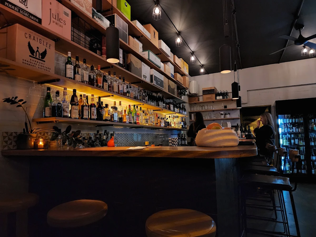 Vibe, Luxsmith Restaurant + Bar