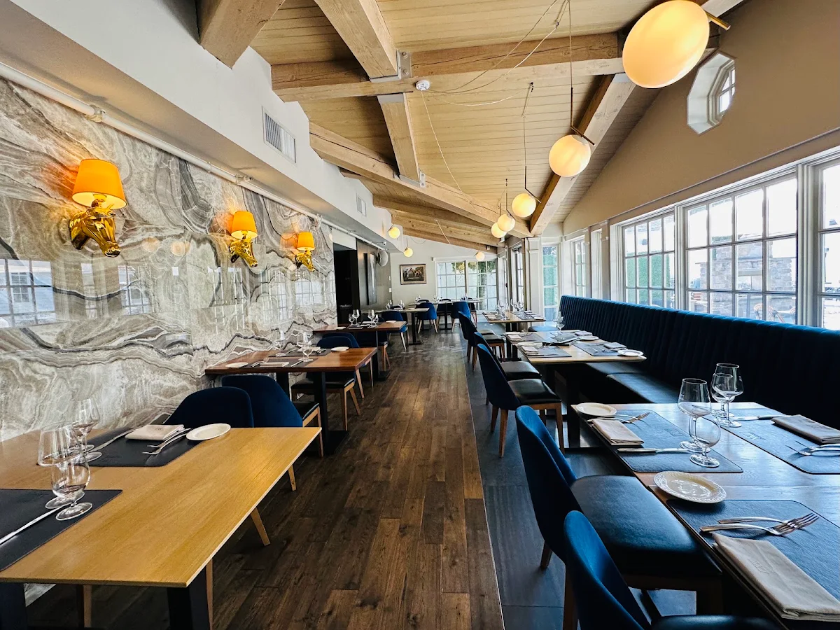 Vibe, XXI Chophouse