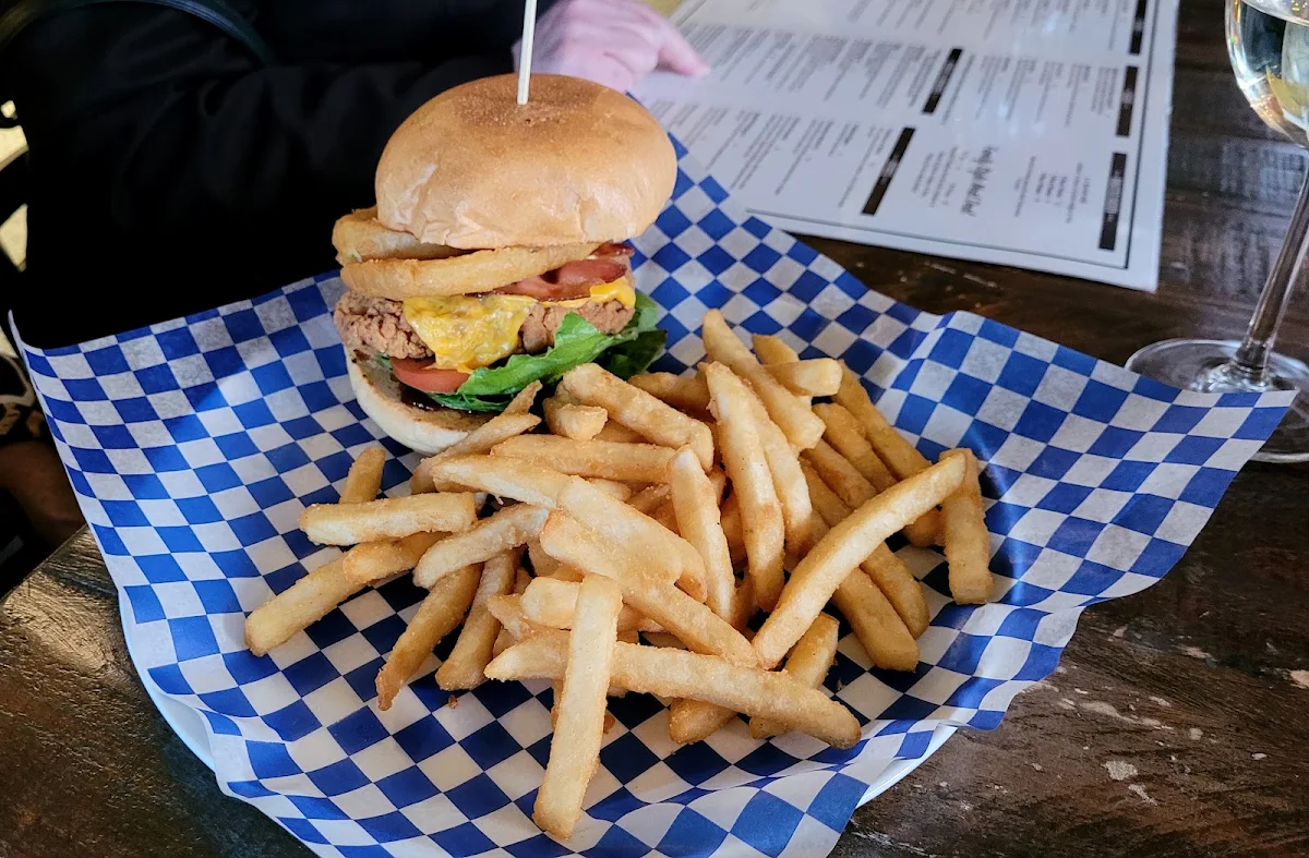 Food & drink, The Belmont Port Colborne