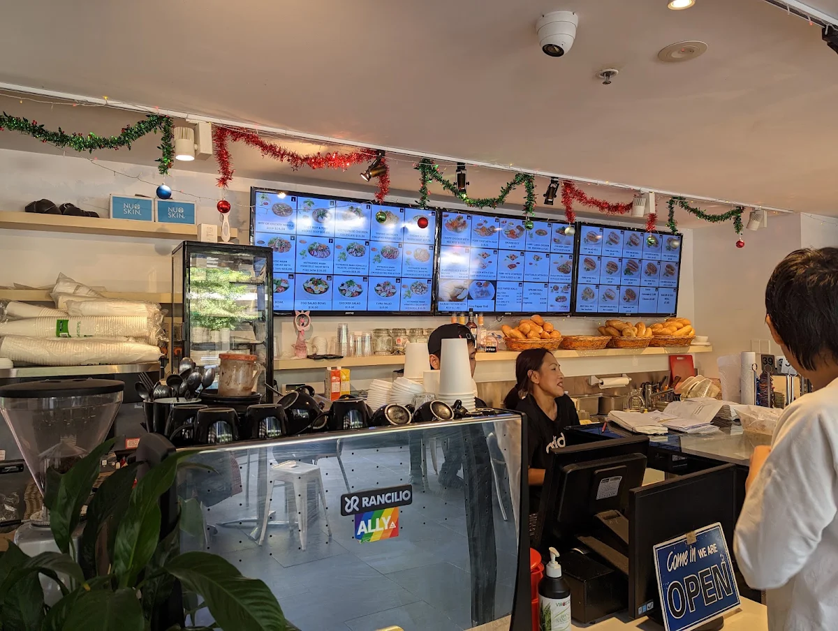 Vibe, Vintam's Café