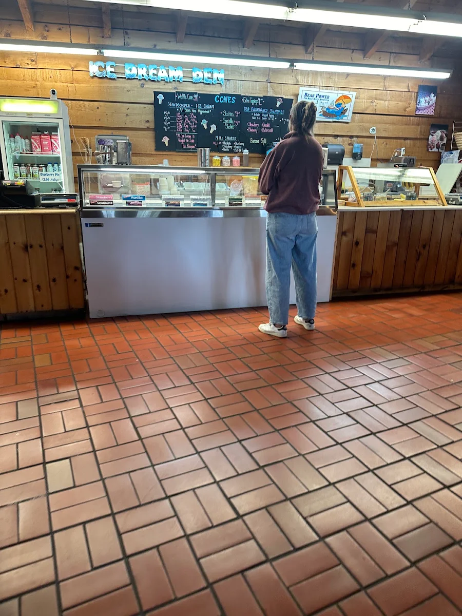 Vibe, Hungry Bear Restaurant