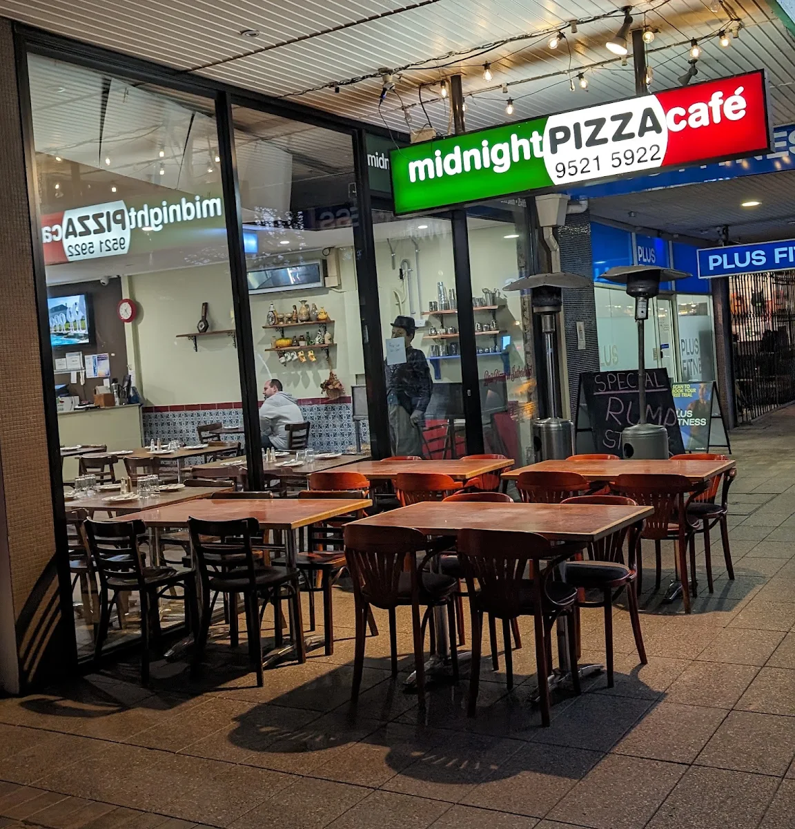 Vibe, Midnight Pizza Cafe