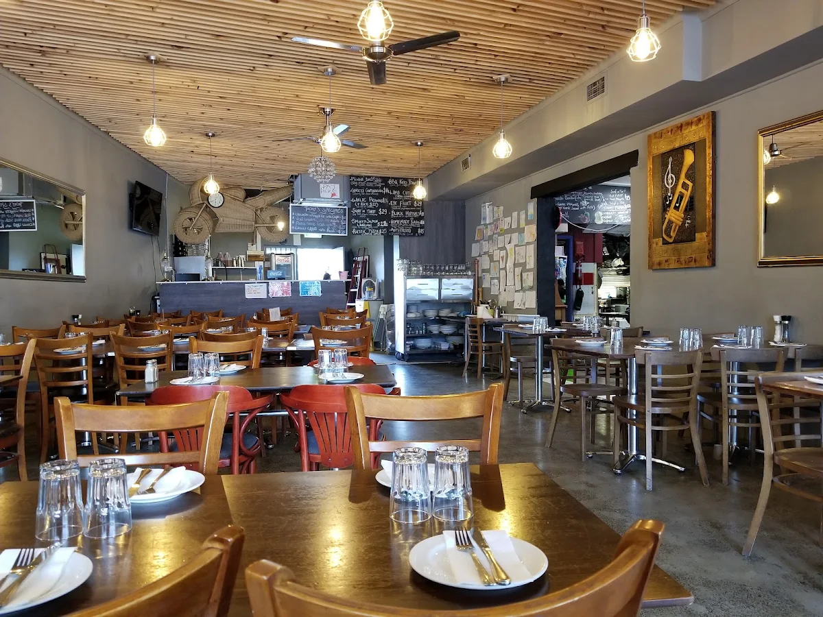 Vibe, Midnight Pizza Cafe