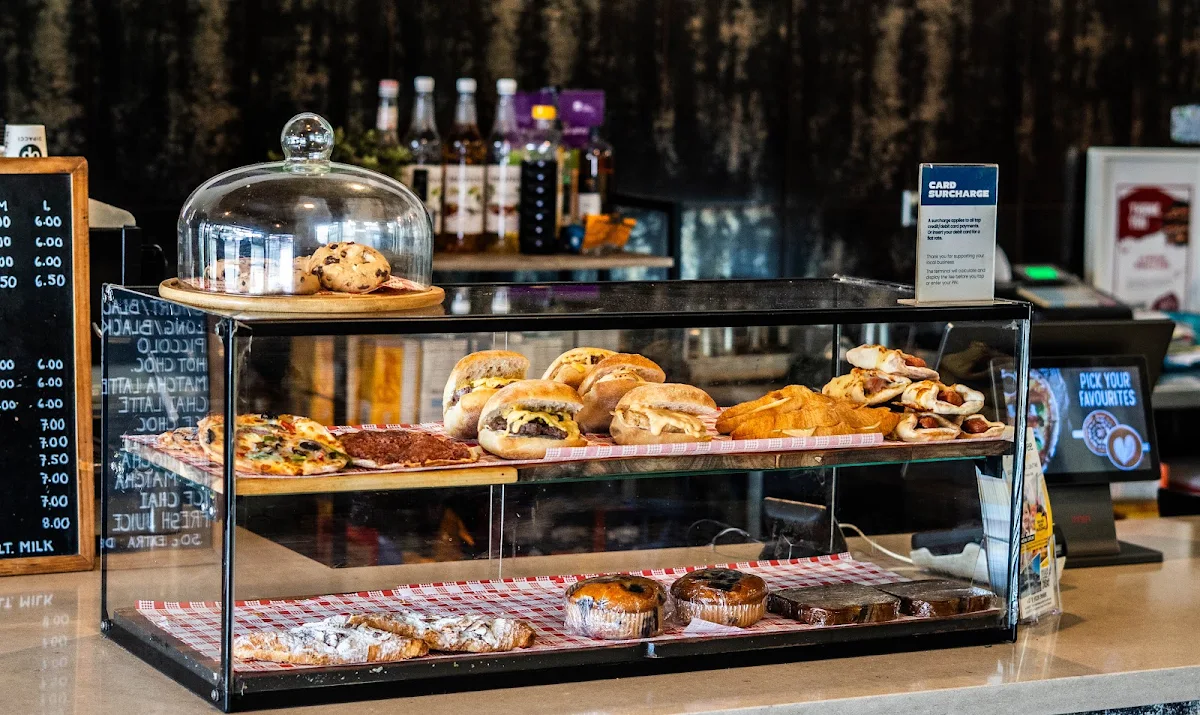 Vibe, LA Moosh Bakery Cafe