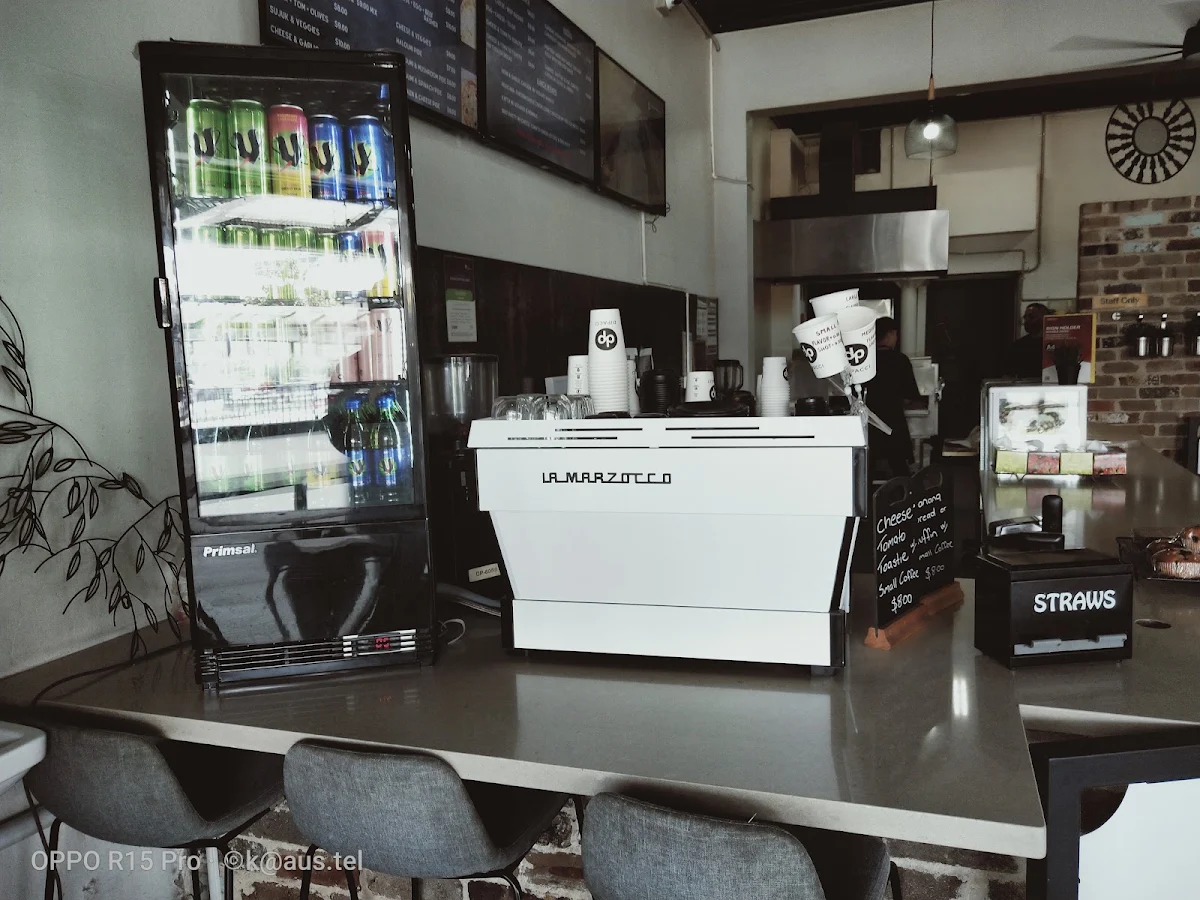 Vibe, LA Moosh Bakery Cafe