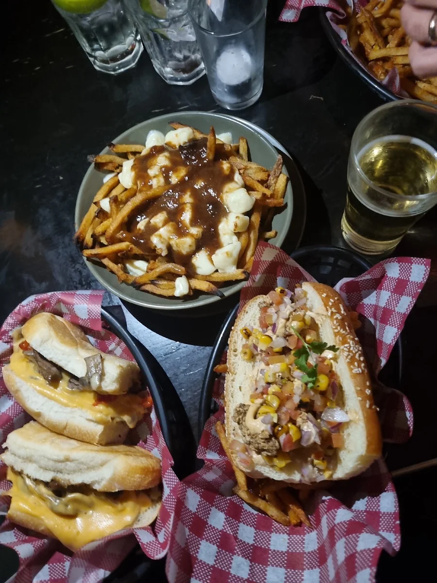 Food & drink, The Thornbury Local