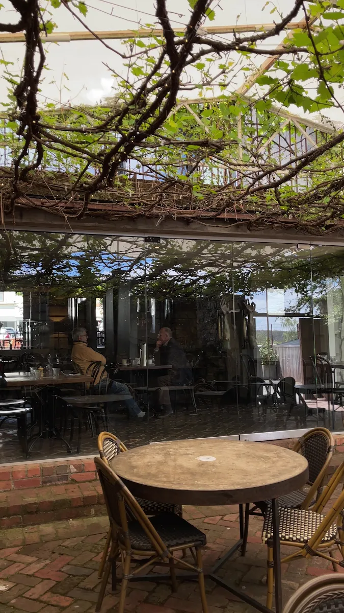 Vibe, KOUKLA CAFE