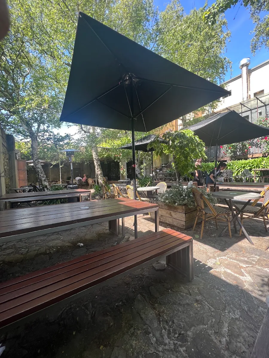 Vibe, KOUKLA CAFE
