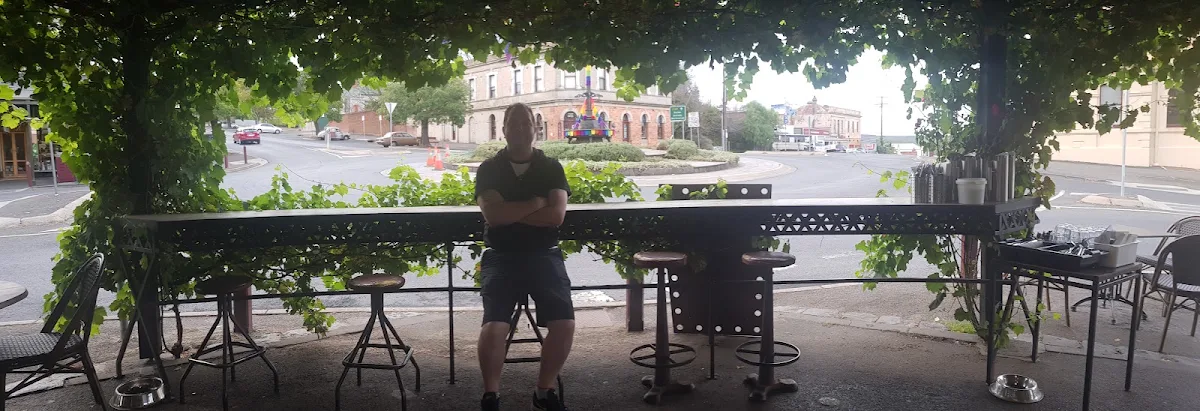 Vibe, KOUKLA CAFE