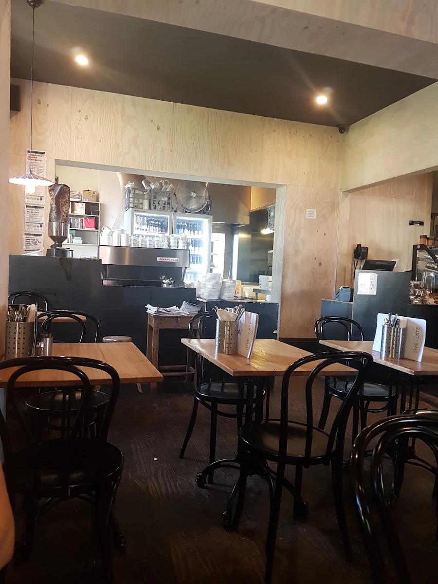Vibe, KOUKLA CAFE