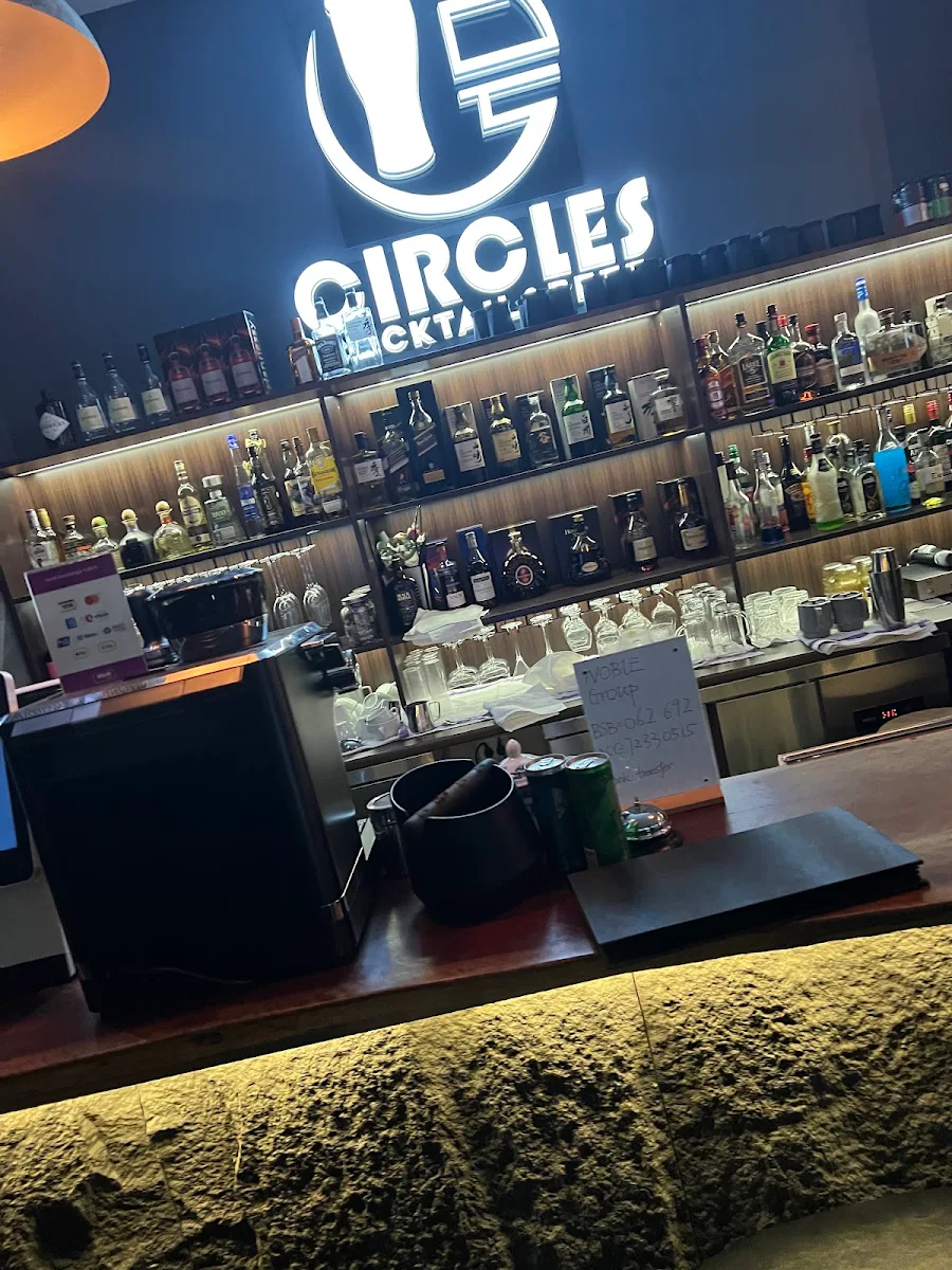 Vibe, Circles Bar & Restaurant