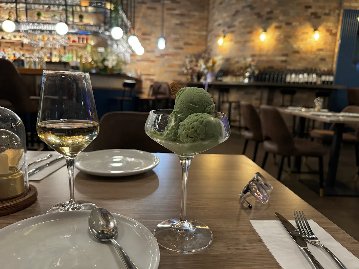 Vibe, Circles Bar & Restaurant