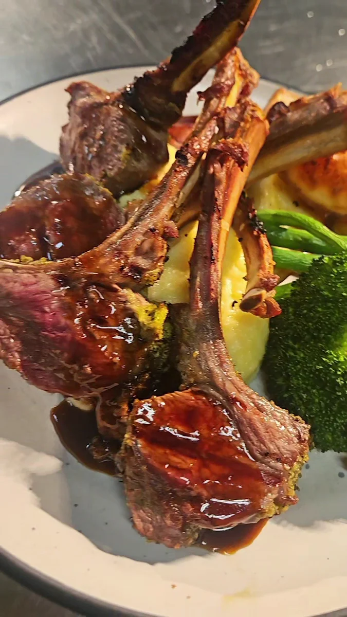 Food & drink, Benny's Restaurant and Bar