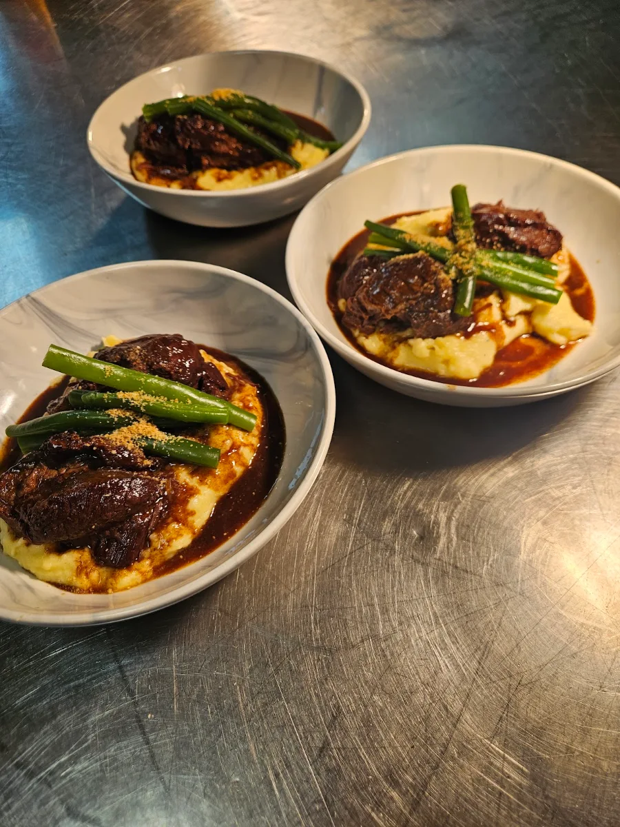 Food & drink, Benny's Restaurant and Bar