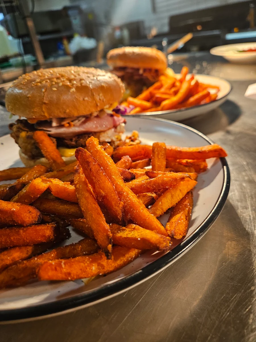 Food & drink, Benny's Restaurant and Bar