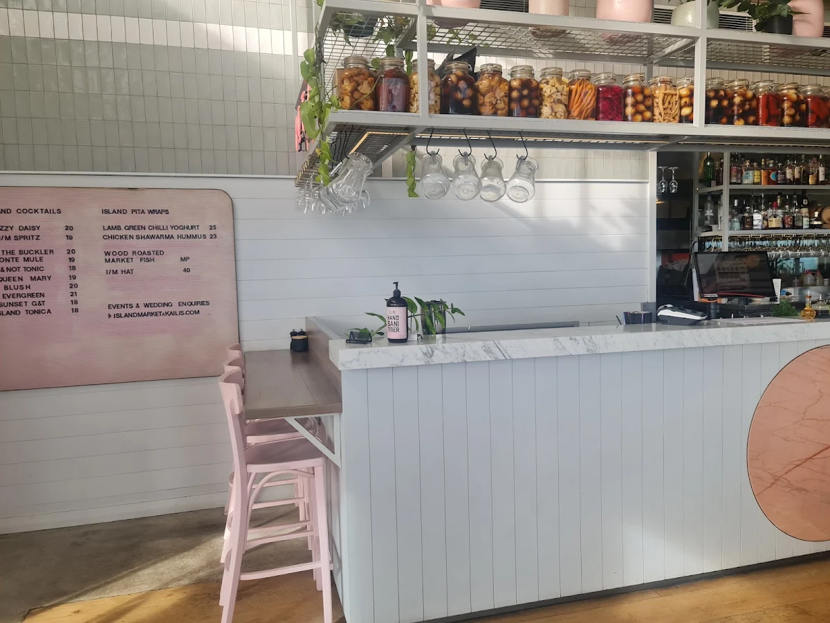 Vibe, Island Market Trigg