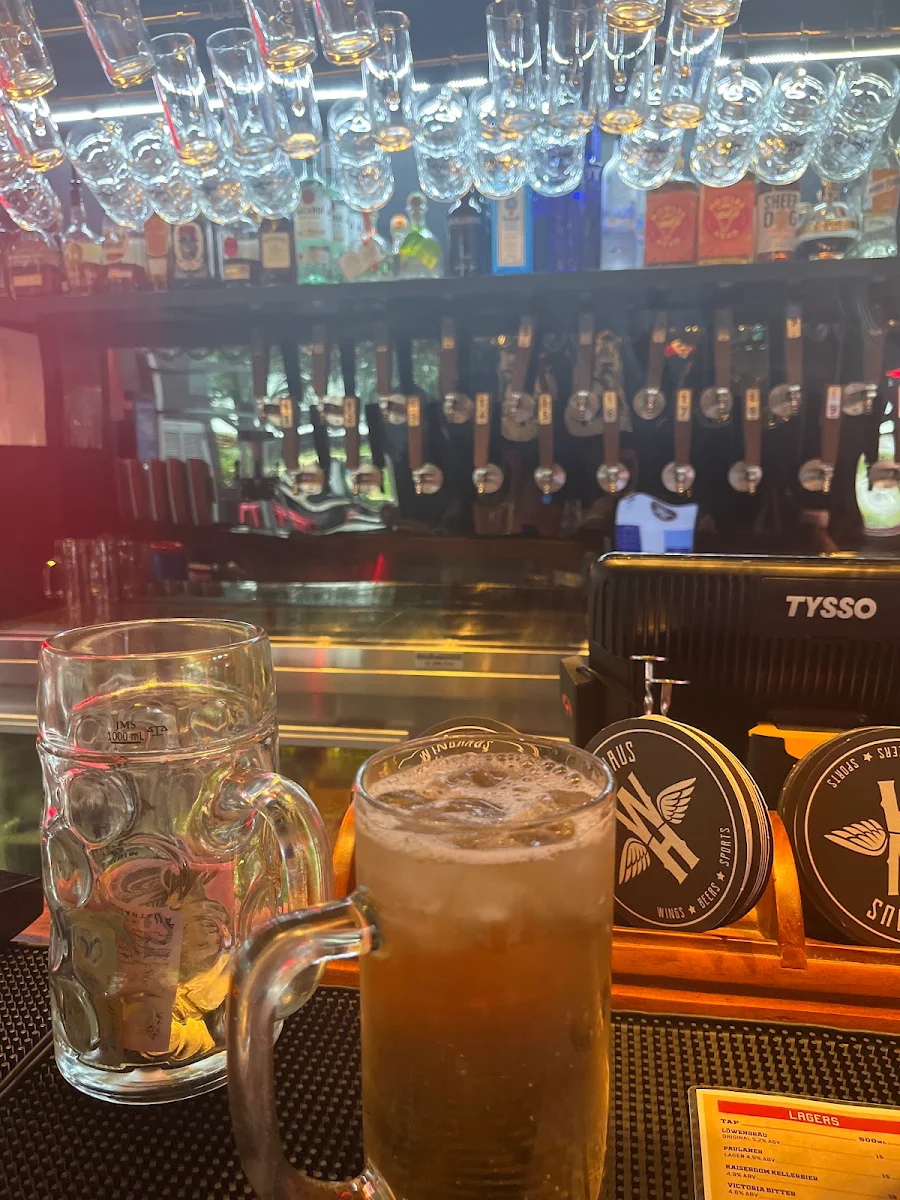 Food & drink, Winghaus Entertainment Quarter