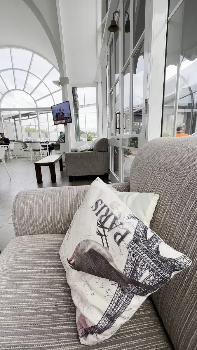 Vibe, Le Pavilion Cafe
