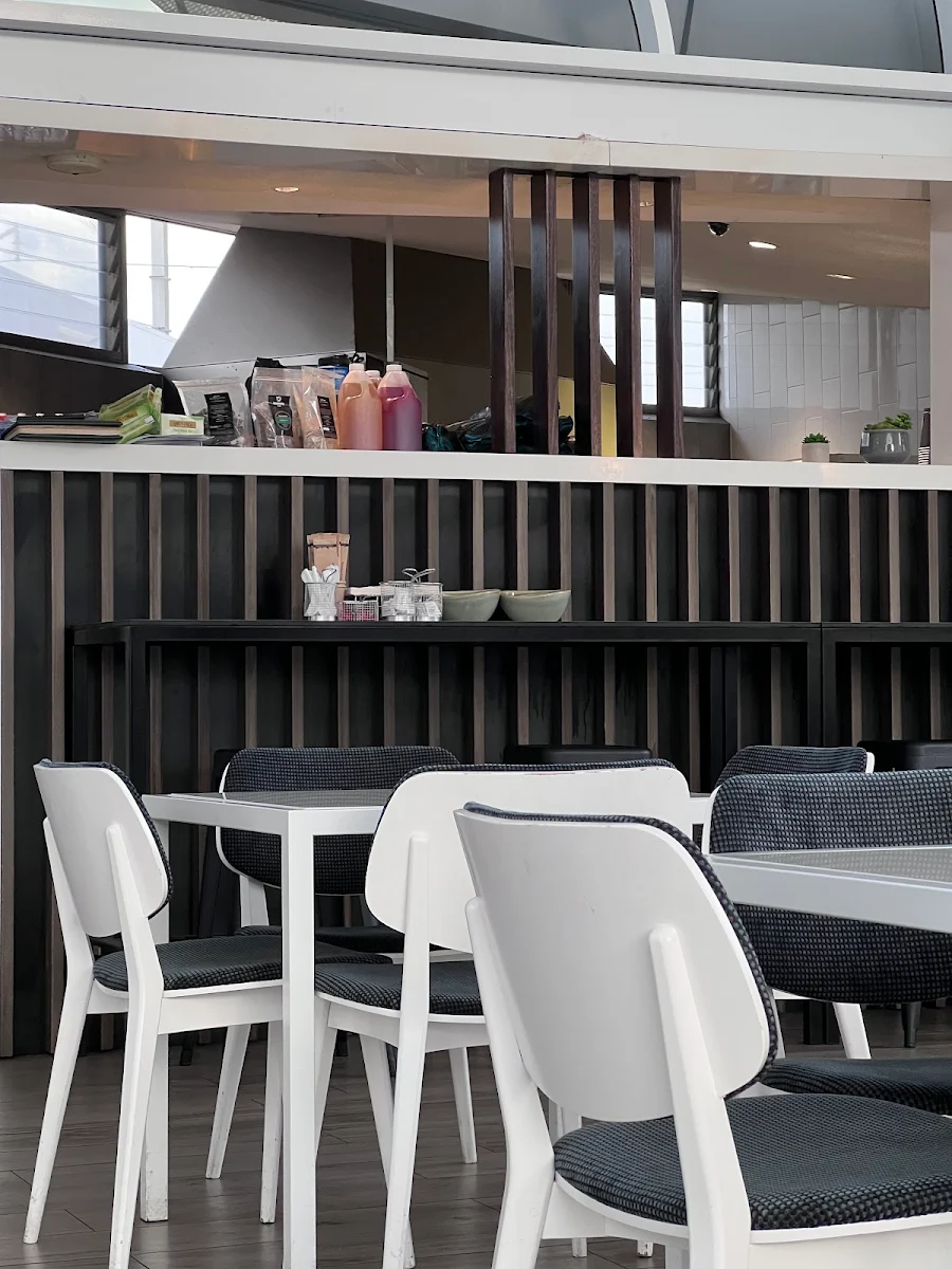 Vibe, Le Pavilion Cafe
