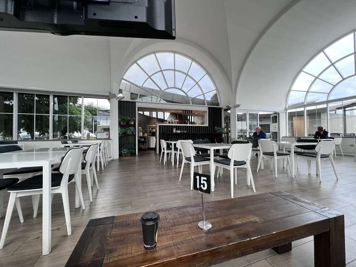 Vibe, Le Pavilion Cafe