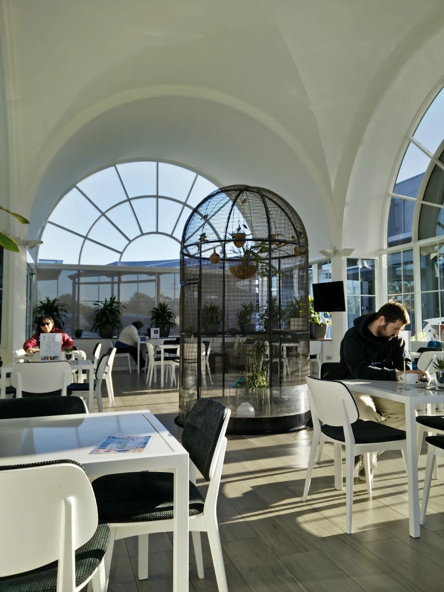 Vibe, Le Pavilion Cafe