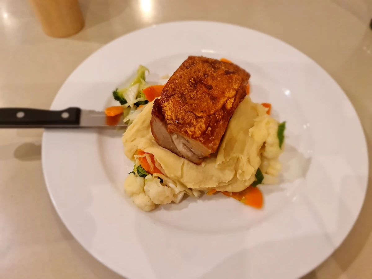 Food & drink, The Office Wine Bar & Lounge
