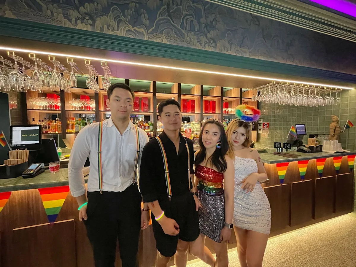 Vibe, M Bar