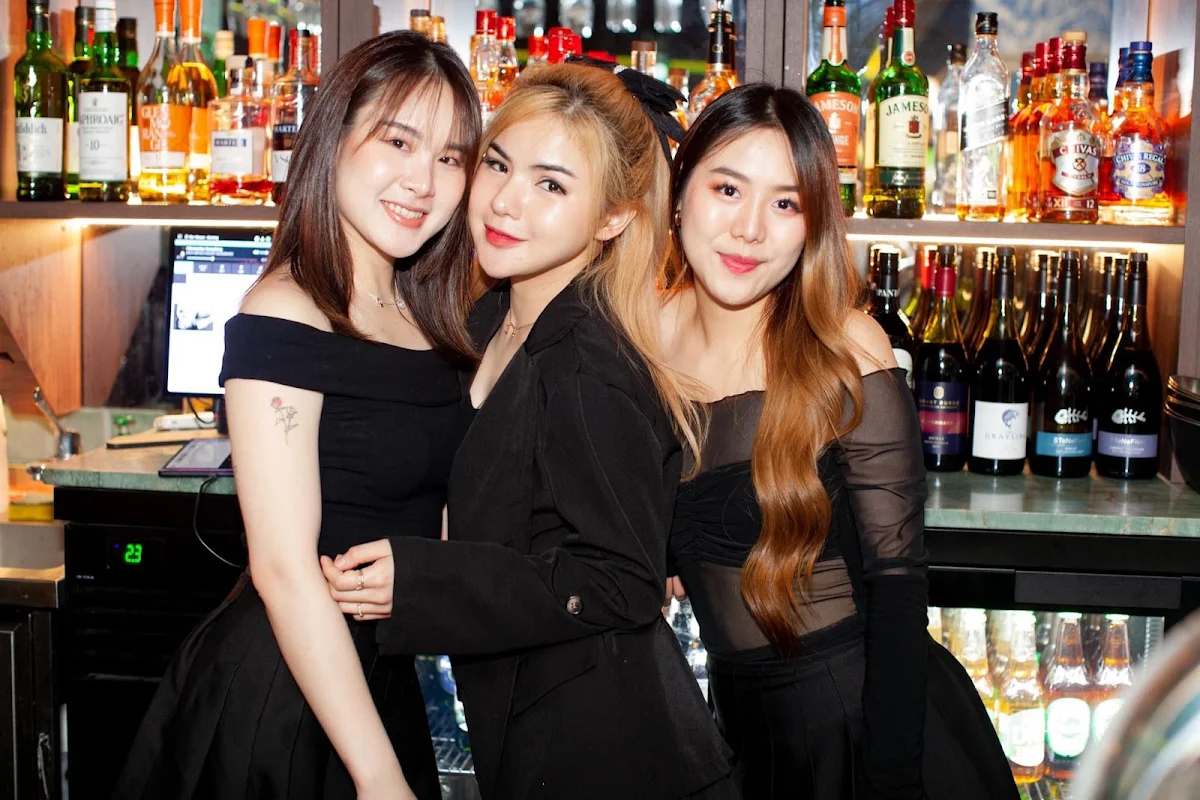 Vibe, M Bar